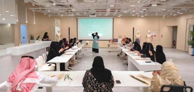 برنامج «زينة وحرف يدوية» يطلق ثورة فنية في الأزياء السعودية