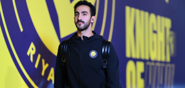حارس النصر يضبط المرمى في مواجهة التعاون